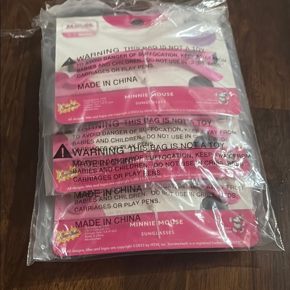 Disney Minnie Mouse Pink Bow Sunglasses - Picture 2 of 2